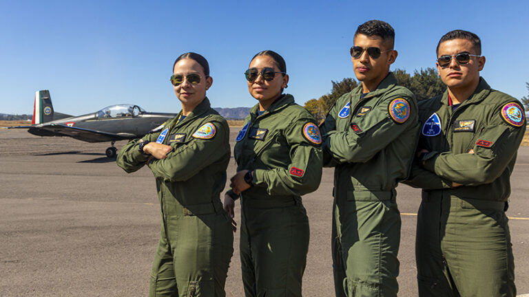Colegio del Aire, Crisol de Oficiales Aéreos - Armas - Revista Militar