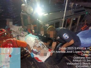 ARMADA TRASLADA MUJER CON INFARTO AL MIOCARDIO, EN ISLAS MUJERES