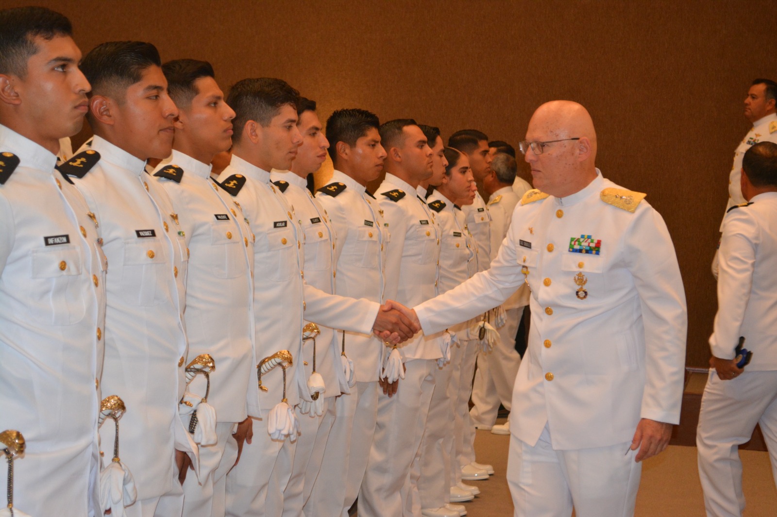 31 PILOTOS AERONAVALES RECIBEN ALAS DORADAS TRAS CONCLUIR SUS ESTUDIOS EN LA PAZ, BCS