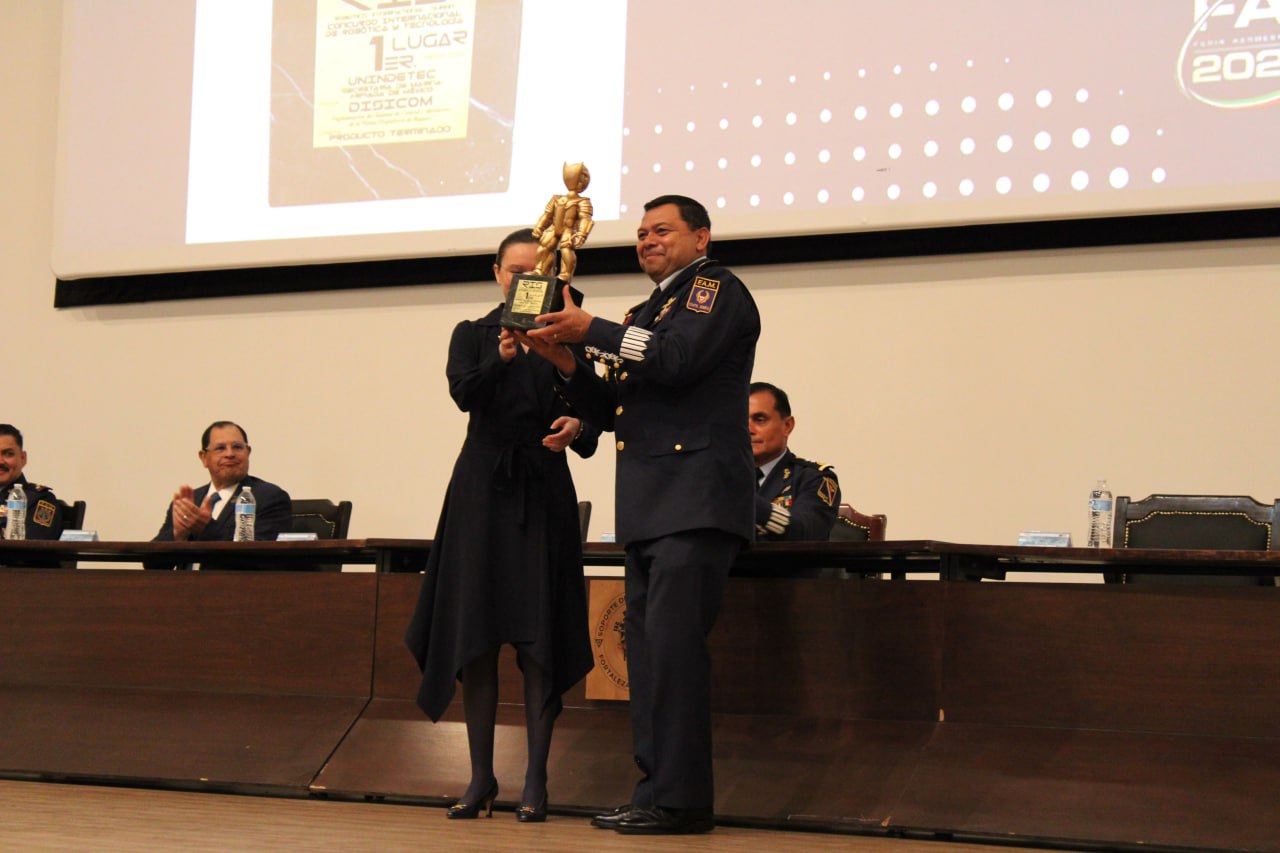 FAMEX OBTIENE DOBLE TRIUNFO EN EL ROBOTICS INTERNATIONAL SUMMIT